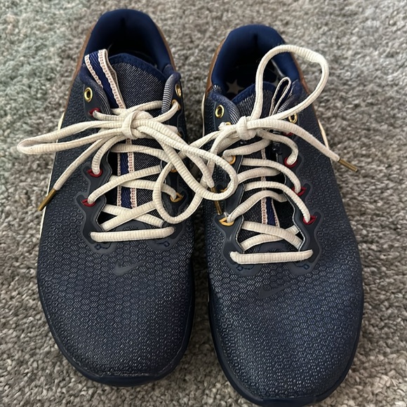 Nike Metcons - Picture 2 of 8